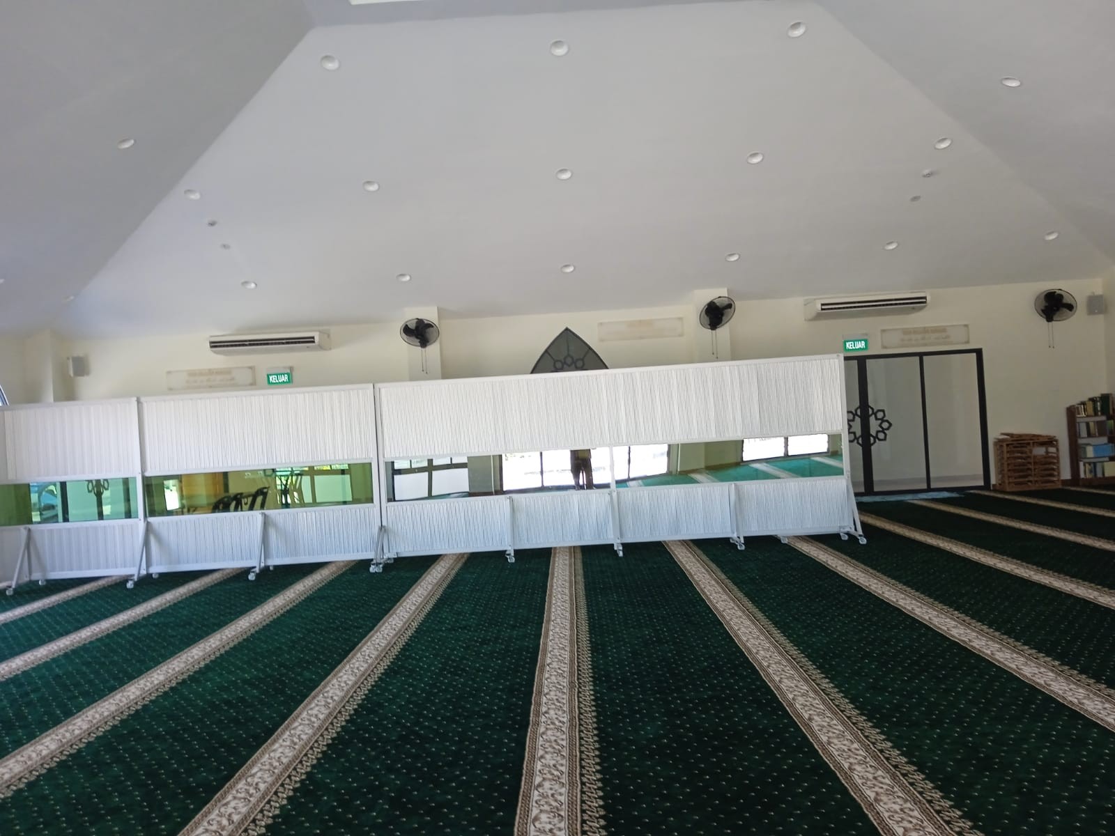 ruang solat 1.jpg