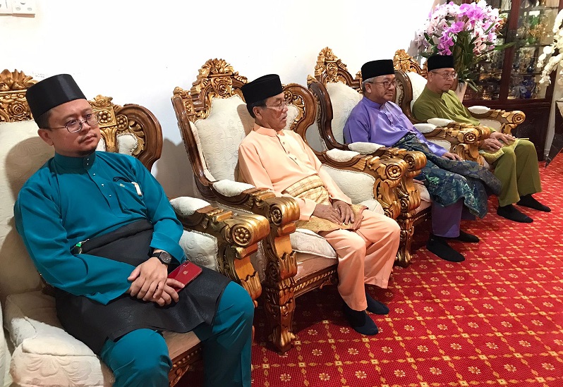 Berita - MAJLIS PENGISLAMAN SEORANG LELAKI BERBANGSA...