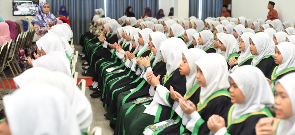 MAJLIS HAFL AT-TAKHARRUJ BAGI PELAJAR SANAH 6  DAN PENYAMPAIAN HADIAH PELAJAR-PELAJAR TERBAIK DAN CEMERLANG SEKOLAH PERSEDIAAN ARAB BANDAR SERI BEGAWAN TAHUN 1446H / 2024M
