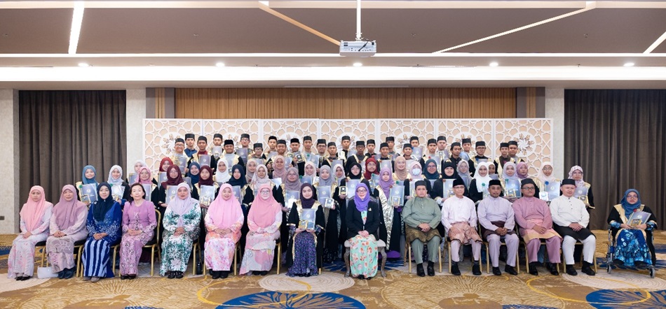  MAJLIS PENYAMPAIAN SIJIL PEPERIKSAAN SIJIL SEKOLAH-SEKOLAH RENDAH UGAMA (SSSRU) TAHUN 2023 BAGI SEKOLAH UGAMA YAYASAN SULTAN HAJI HASSANAL BOLKIAH