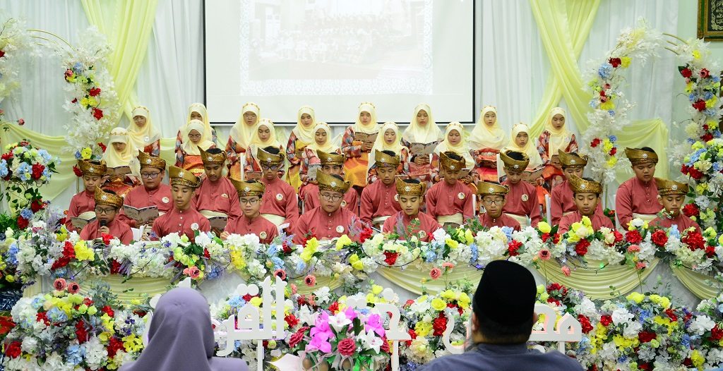 MAJLIS KHATAM AL-QURAN BAGI MURID-MURID DARJAH VI SEKOLAH UGAMA PENGIRAN ANAK PUTERI HAFIZAH SURURUL BOLKIAH (SESI PAGI) KAWASAN BRUNEI IIA BAGI TAHUN 1446H / 2024M