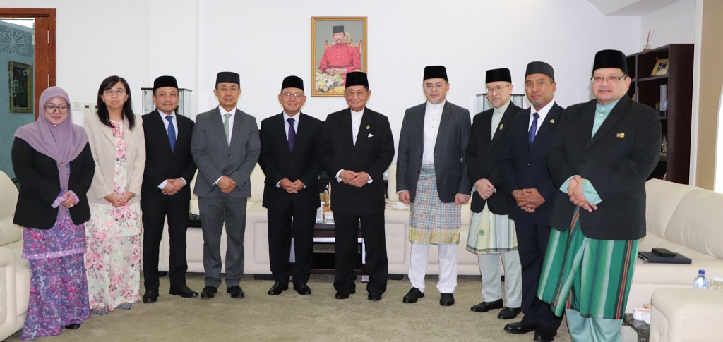 MENTERI HAL EHWAL UGAMA TERIMA KUNJUNGAN HORMAT DARIPADA  KETUA-KETUA PERWAKILAN NEGARA BRUNEI DARUSSALAM YANG BAHARU DILANTIK