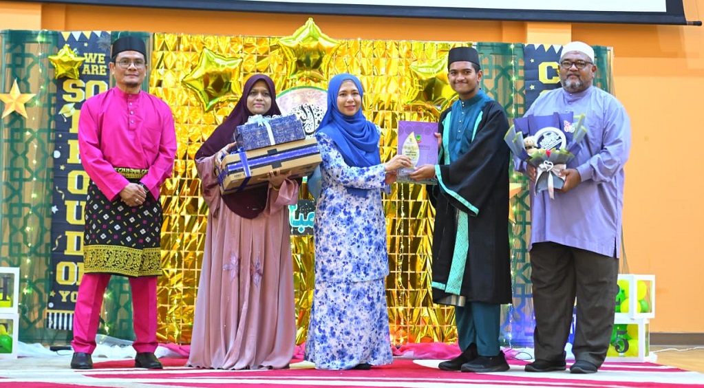 MAJLIS HAFLUT TAKHARRUJ DAN MAJLIS PENGHARGAAN PELAJAR CEMERLANG SEKOLAH ARAB SULTAN HAJI HASSANAL BOLKIAH TAHUN 1447H/ 2025M